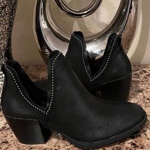 Very G studded black boots